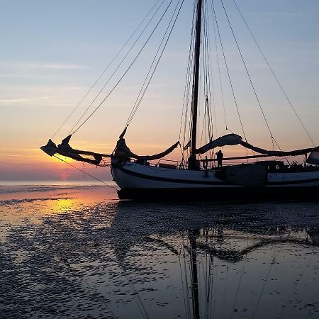 Tjalkjacht Pelikaan Volendam Hotel Buitenkant foto