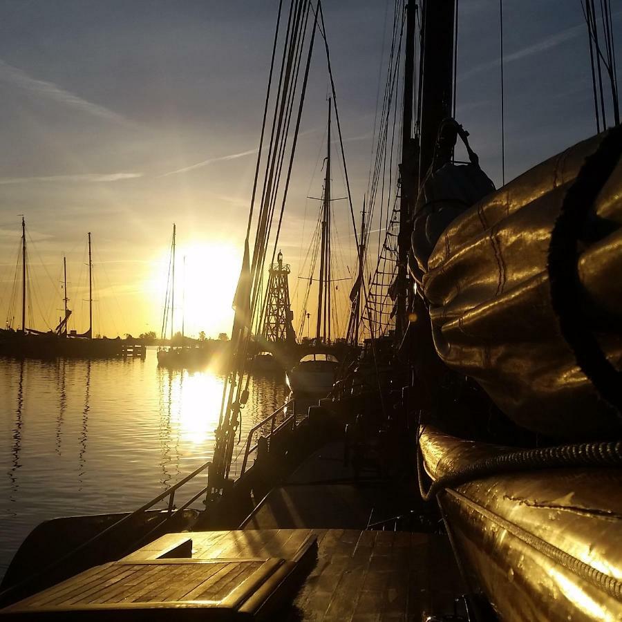 Tjalkjacht Pelikaan Volendam Hotel Buitenkant foto